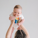 Baby iført Retro Miffy pop-art-bodysuit i bambus