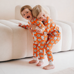 Barn klätt i pyjamaset Miffy Daisy Days i bambu från Children's