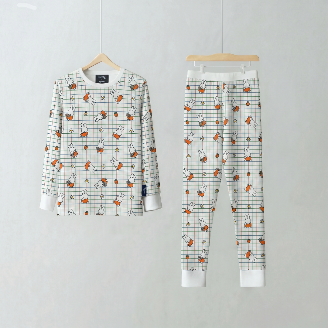 Børne-pyjamasæt i bambus fra Miffy Checkered Bloom, set forfra