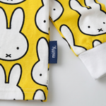 Miffy x Zipster vævet mærke på børnenes Miffy Hello Yellow bambus-pyjamasæt