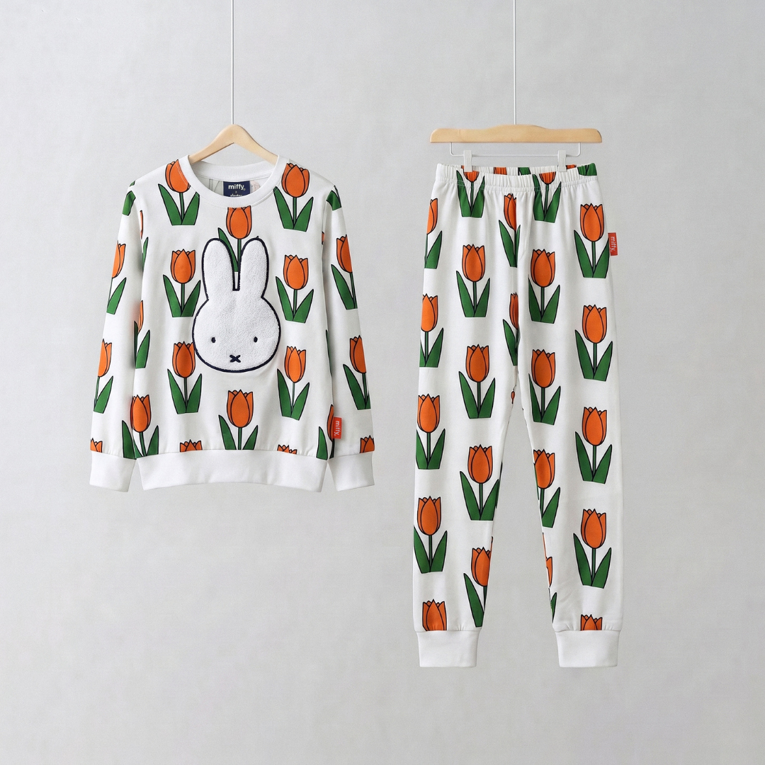Miffy i bambu-loungesetet med tulpanmönster ”Meadow”, framifrån