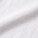 Nærbillede af det bløde bambusstof på den hvide amme-T-shirt Miffy