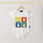 Retro Miffy pop-art-inspireret bambus-body til baby, set forfra