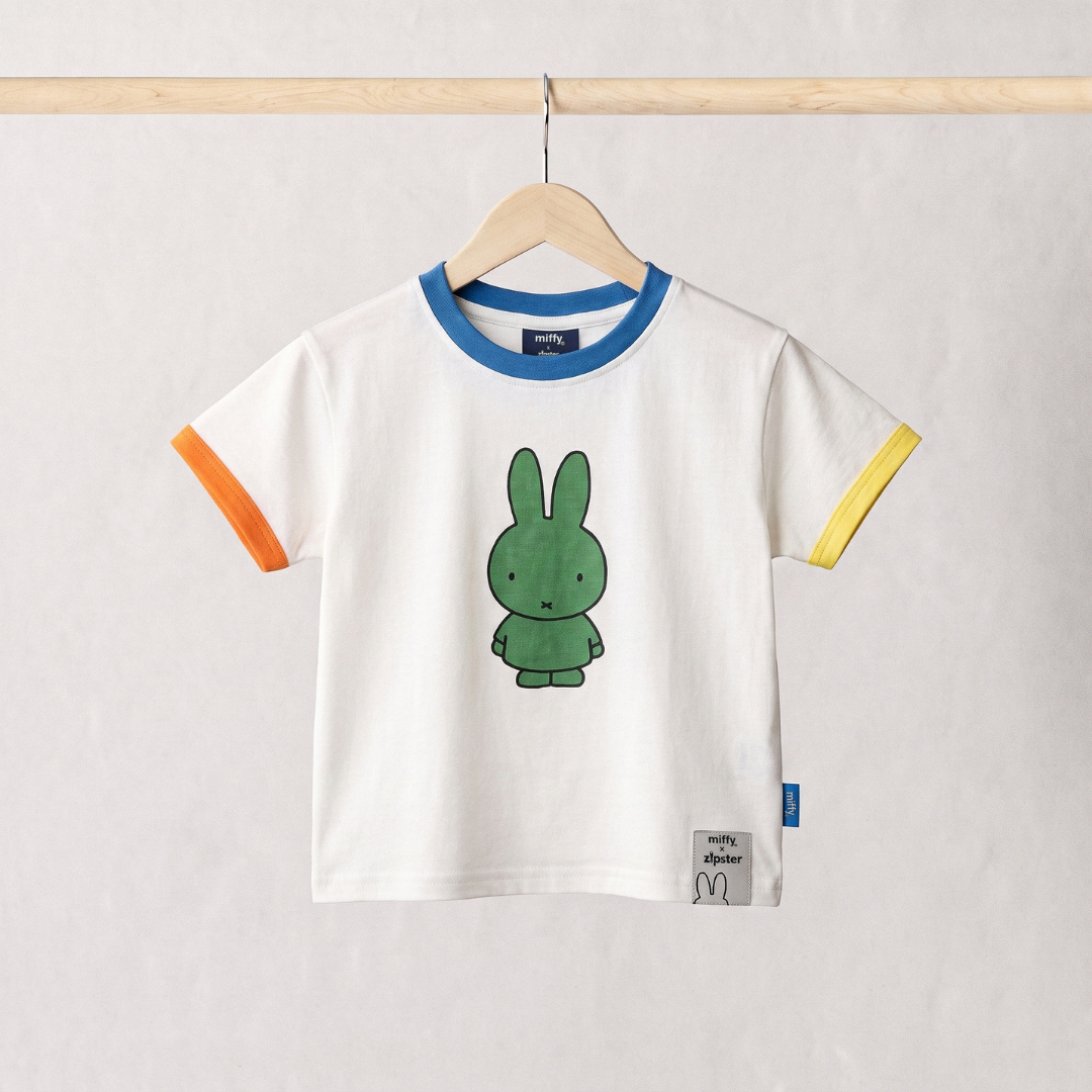 Vit Miffy barn-T-shirt med grönt Miffy tryck, framifrån