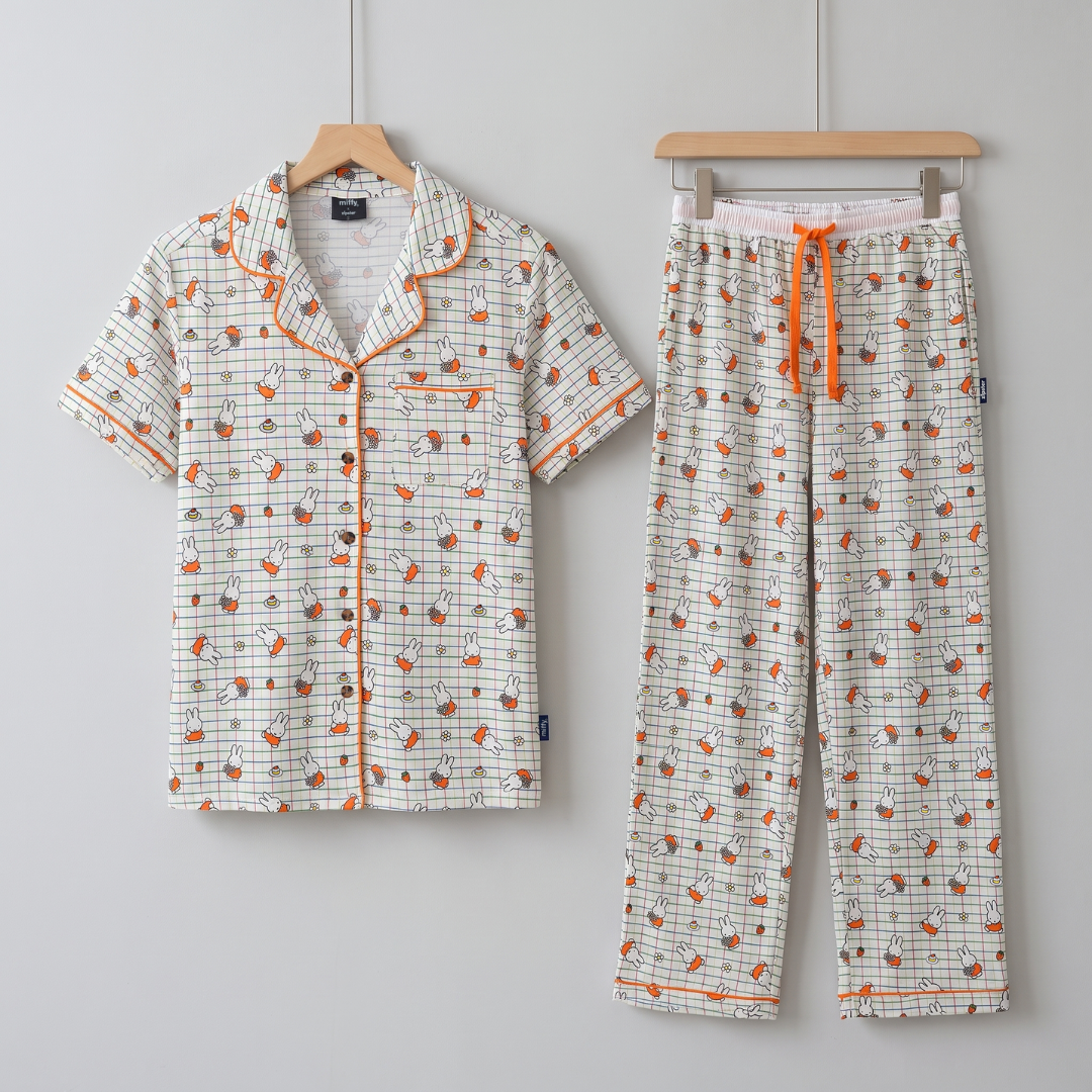 Damesæt Miffy „Checkered Bloom“ i bambus, set forfra