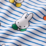 Närbild på det mjuka bambutyg som används i pyjamaset Miffy Peek-a-Boo Blue för herrar